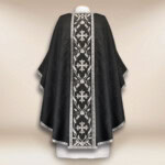 Chasuble liturgique brodée noire