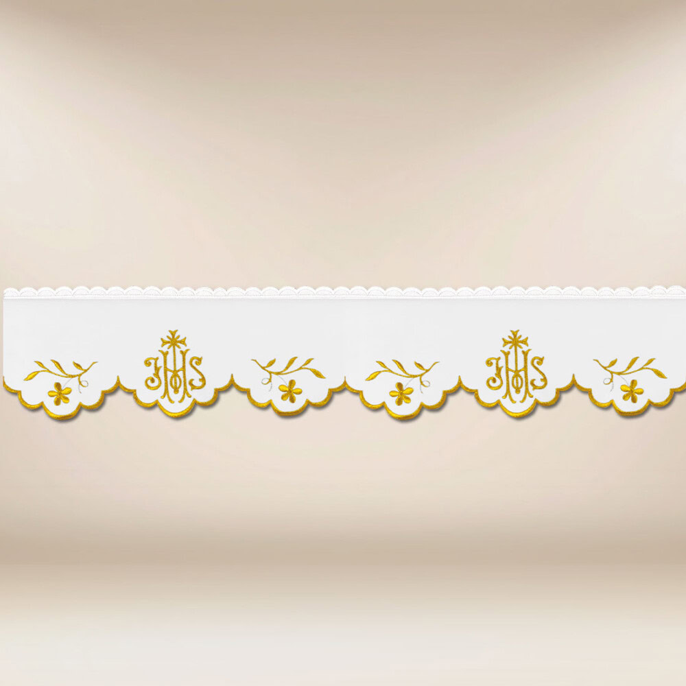 Dentelle brodée avec un délicat fil doré