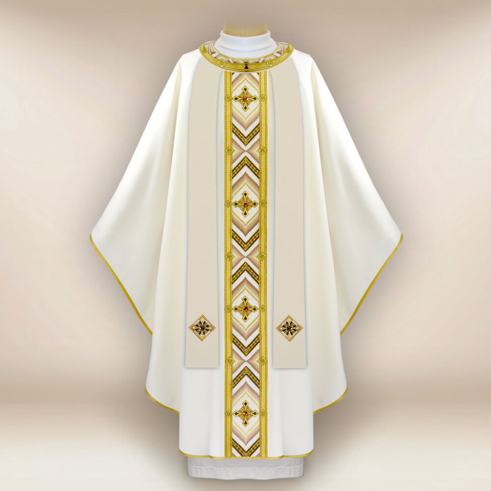 Chasuble brodée écru