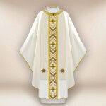 Chasuble brodée écru