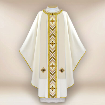 Chasuble brodée écru