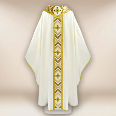 Chasuble brodée écru