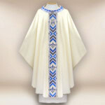 Chasuble mariale richement brodée