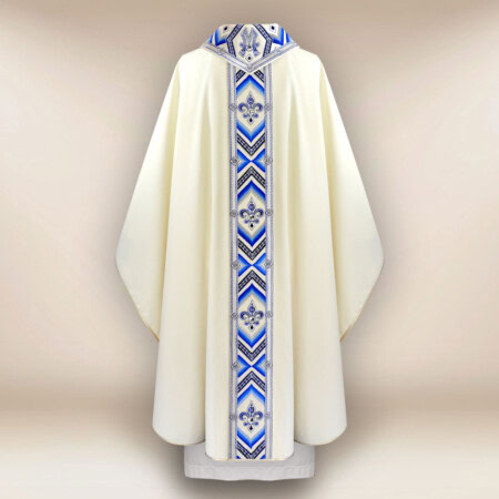 Chasuble mariale richement brodée