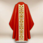 Chasuble brodée en jacquard rouge