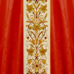 Chasuble brodée en jacquard rouge