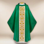 Chasuble brodée en jacquard vert