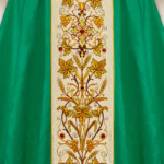 Chasuble brodée en jacquard vert