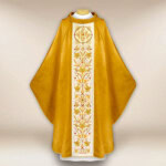 Chasuble brodée en jacquard doré