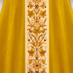 Chasuble brodée en jacquard doré