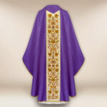 Chasuble brodée en jacquard violet