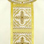 Chasuble brodée écrue avec croix