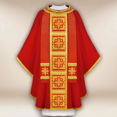 Chasuble liturgique rouge richement brodée