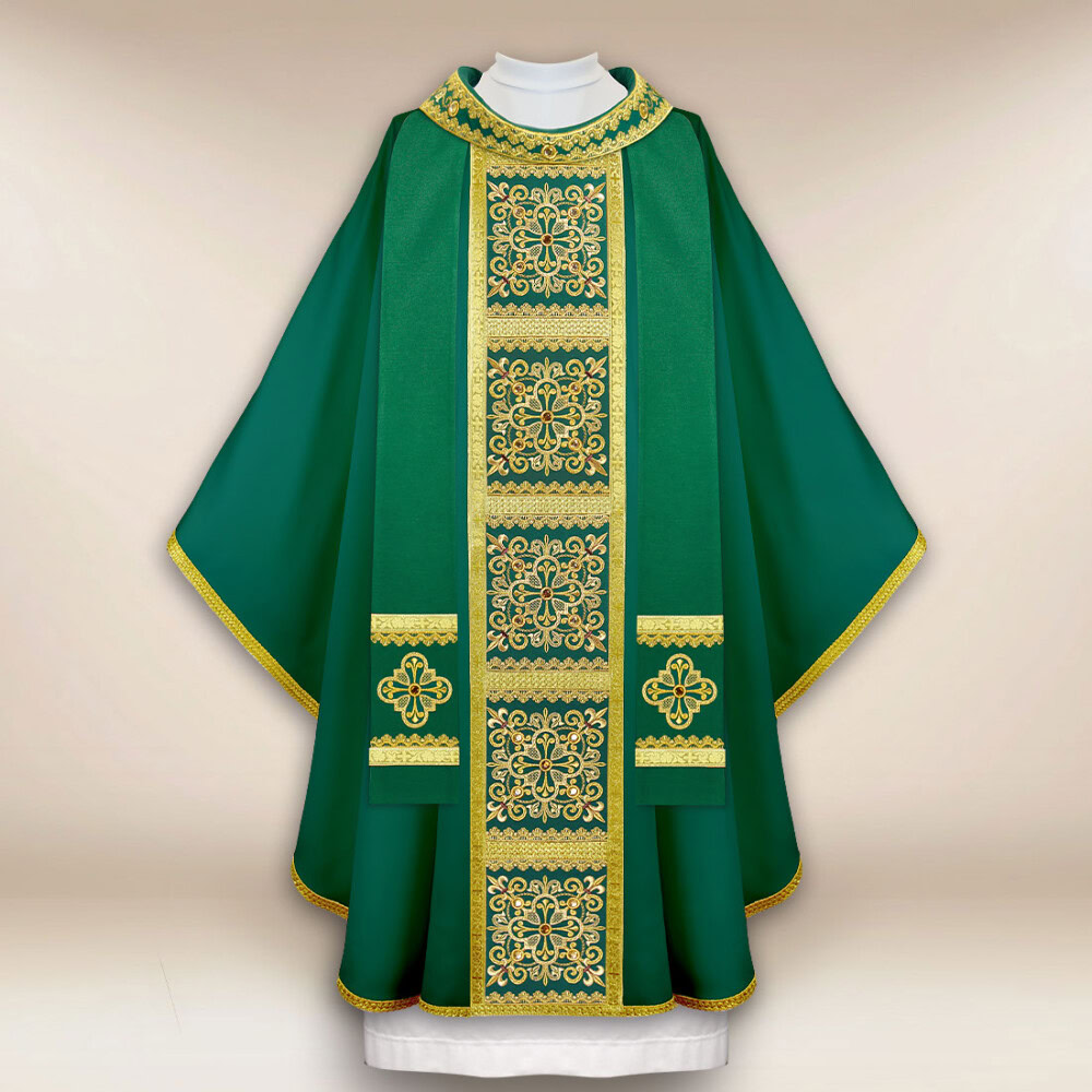 Chasuble liturgique brodée en couleur verte