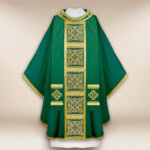 Chasuble liturgique brodée en couleur verte