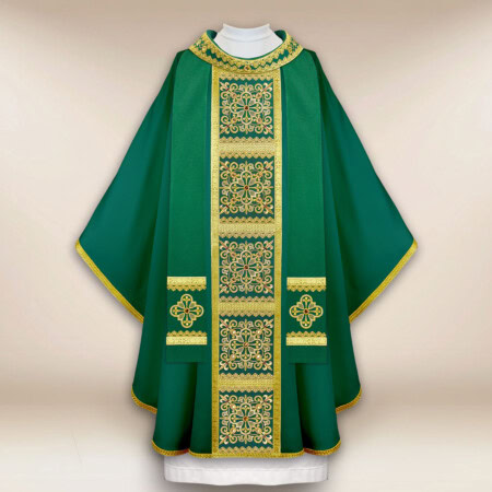 Chasuble liturgique brodée en couleur verte