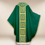 Chasuble liturgique brodée en couleur verte