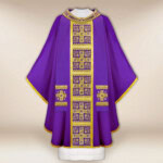 Chasuble liturgique violette avec des croix