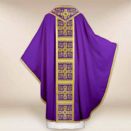Chasuble liturgique violette avec des croix