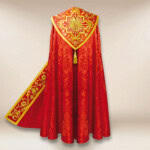chape liturgique rouge IHS brodée