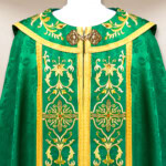 Chape liturgique brodée verte