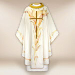 Chasuble liturgique brodée ecru avec croix