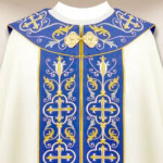 Chape liturgique brodée mariale