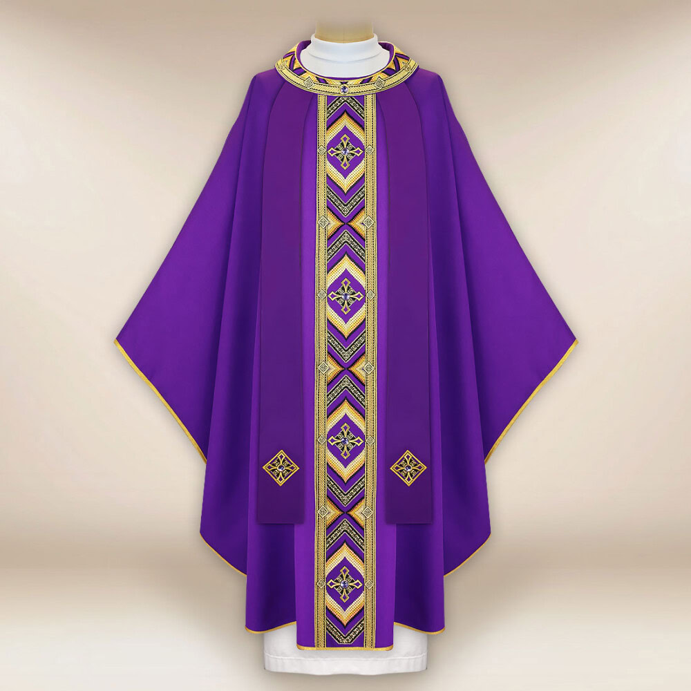 Chasuble brodée violet