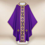 Chasuble brodée violet