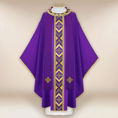 Chasuble brodée violet