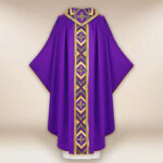 Chasuble brodée violet