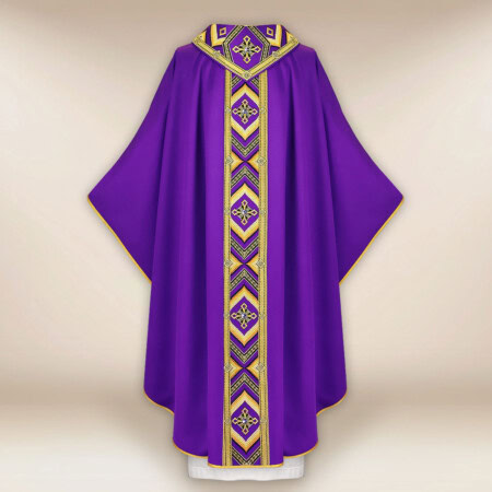 Chasuble brodée violet