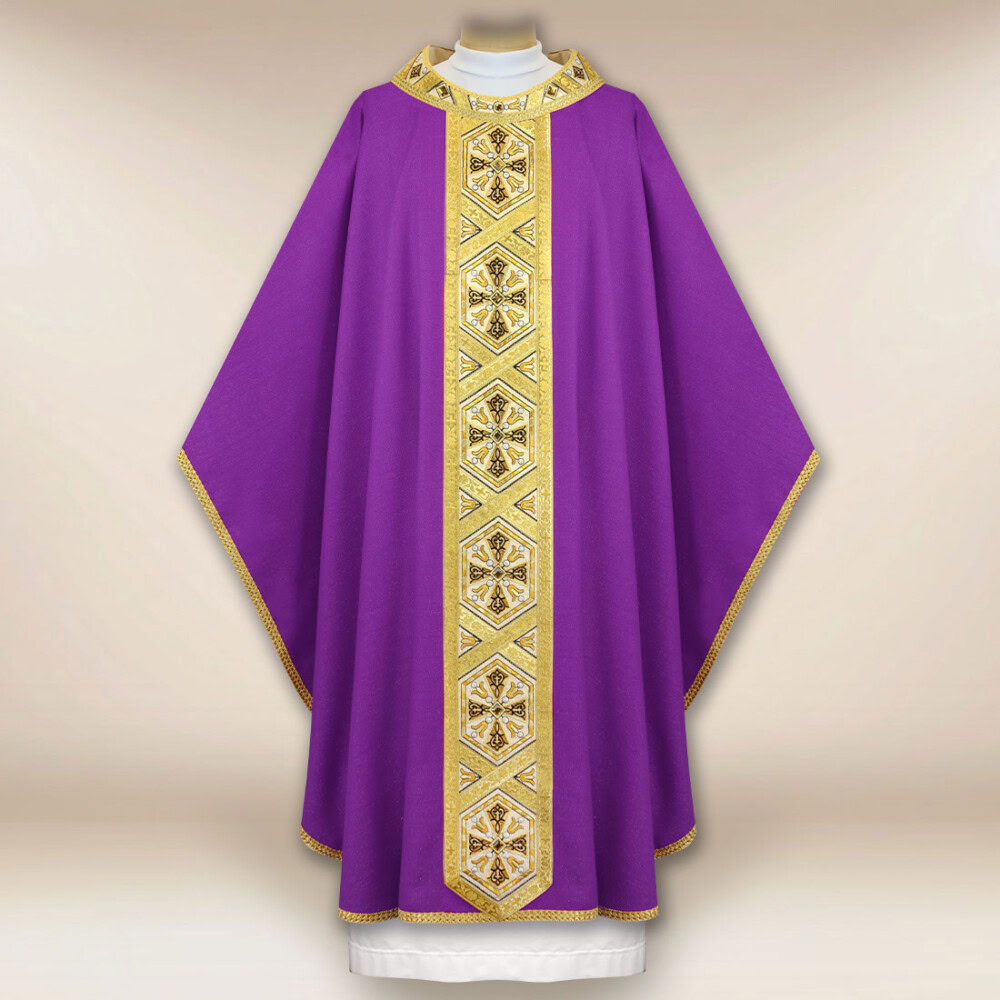 Chasuble brodée violette avec des croix