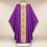 Chasuble brodée violette avec des croix