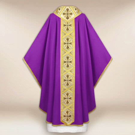 Chasuble brodée violette avec des croix
