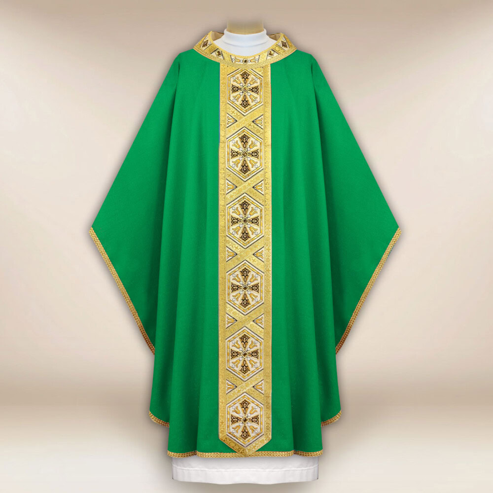 Chasuble brodée verte avec des croix