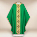 Chasuble brodée verte avec des croix