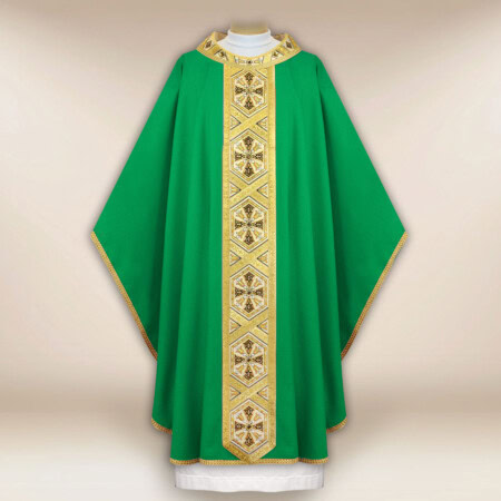 Chasuble brodée verte avec des croix
