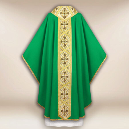 Chasuble brodée verte avec des croix