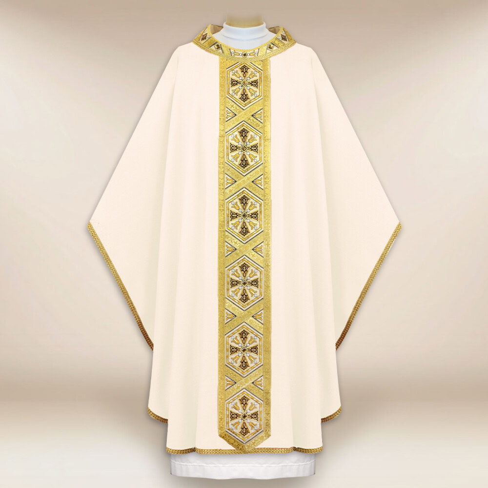 Chasuble brodée écrue avec croix
