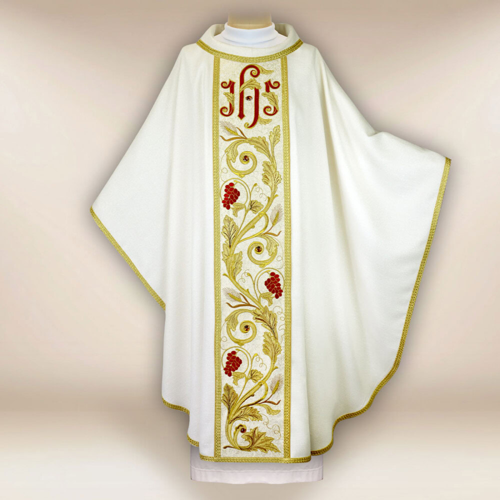 Chasuble brodée avec IHS