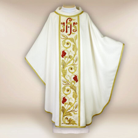 Chasuble brodée avec IHS