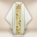 Chasuble brodée avec IHS