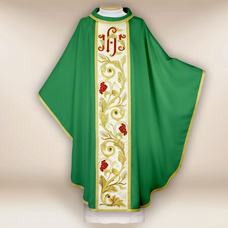 Chasuble brodée avec IHS