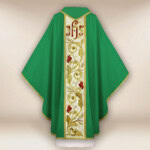 Chasuble brodée avec IHS