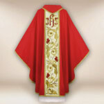 Chasuble brodée avec IHS