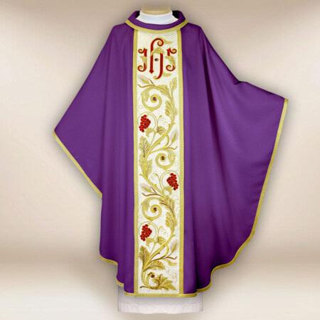Chasuble brodée avec IHS