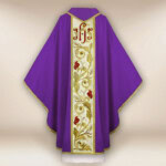 Chasuble brodée avec IHS