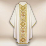 Chasuble écrue brodée avec ceinture