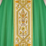Chasuble brodée verte avec ceinture